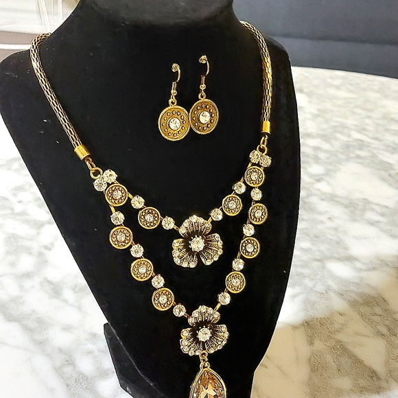 Gold costume jewelry set with yellow rhinestones - Picture 3 of 6